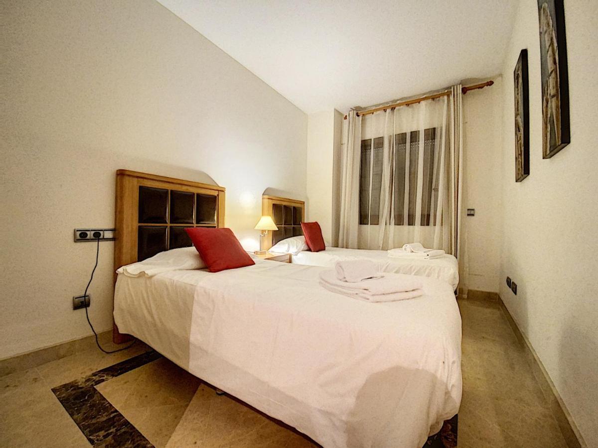 Lovely Apartment With Pool & Sea Views - Marina Del Castillo 2129 马尼尔瓦 外观 照片